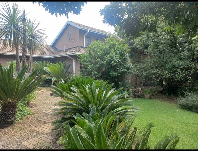 3 BEDROOM FREEHOLD FOR SALE IN RENSBURG